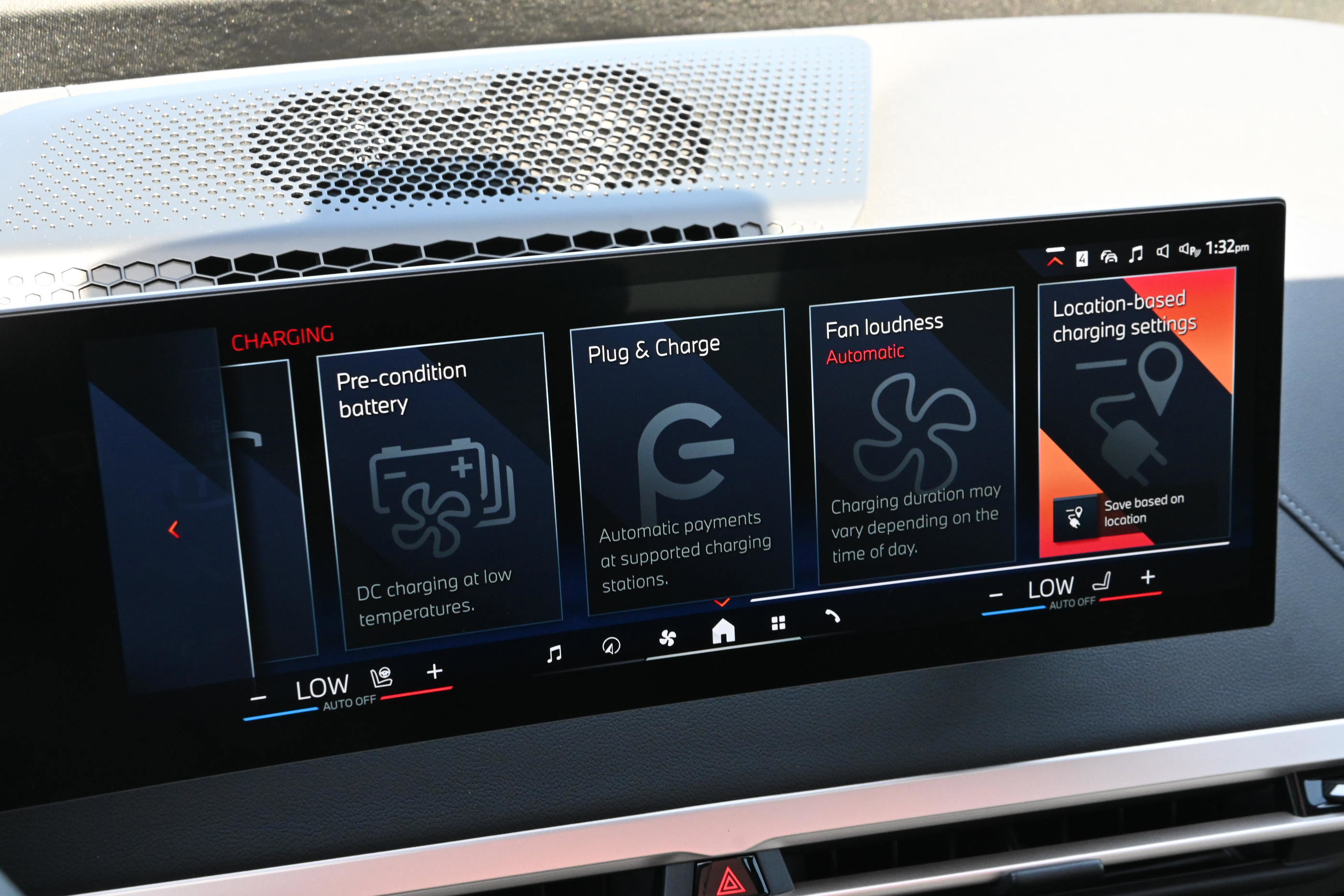 New 2026 BMW iX xDrive60 w/ Premium Package image 30