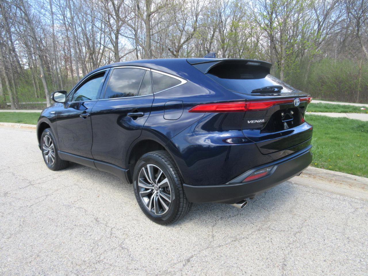 Used 2021 Toyota Venza LE w/ Carpet Mat Package (TMS) AWD/4WD image 28