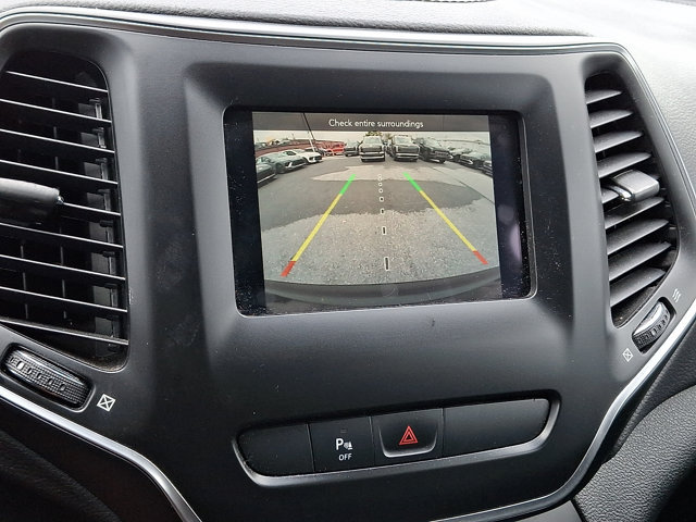 Used 2019 Jeep Cherokee Latitude Plus w/ Comfort/Convenience Group AWD/4WD image 17