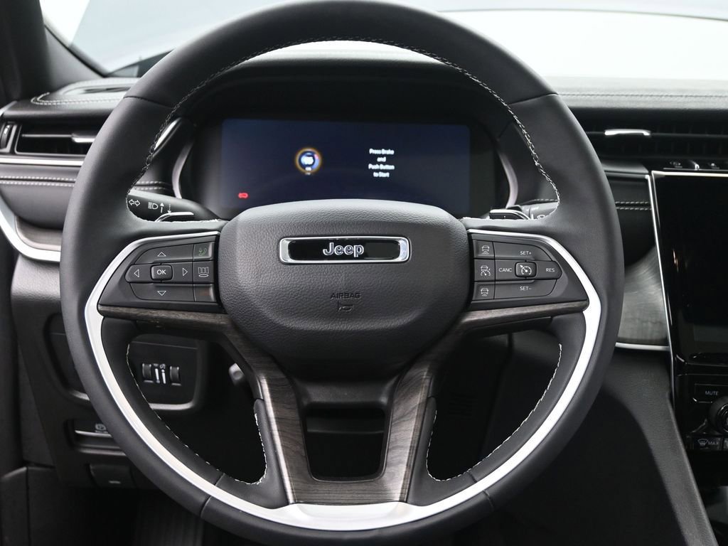 Used 2024 Jeep Grand Cherokee Limited w/ Luxury Tech Group II image 28