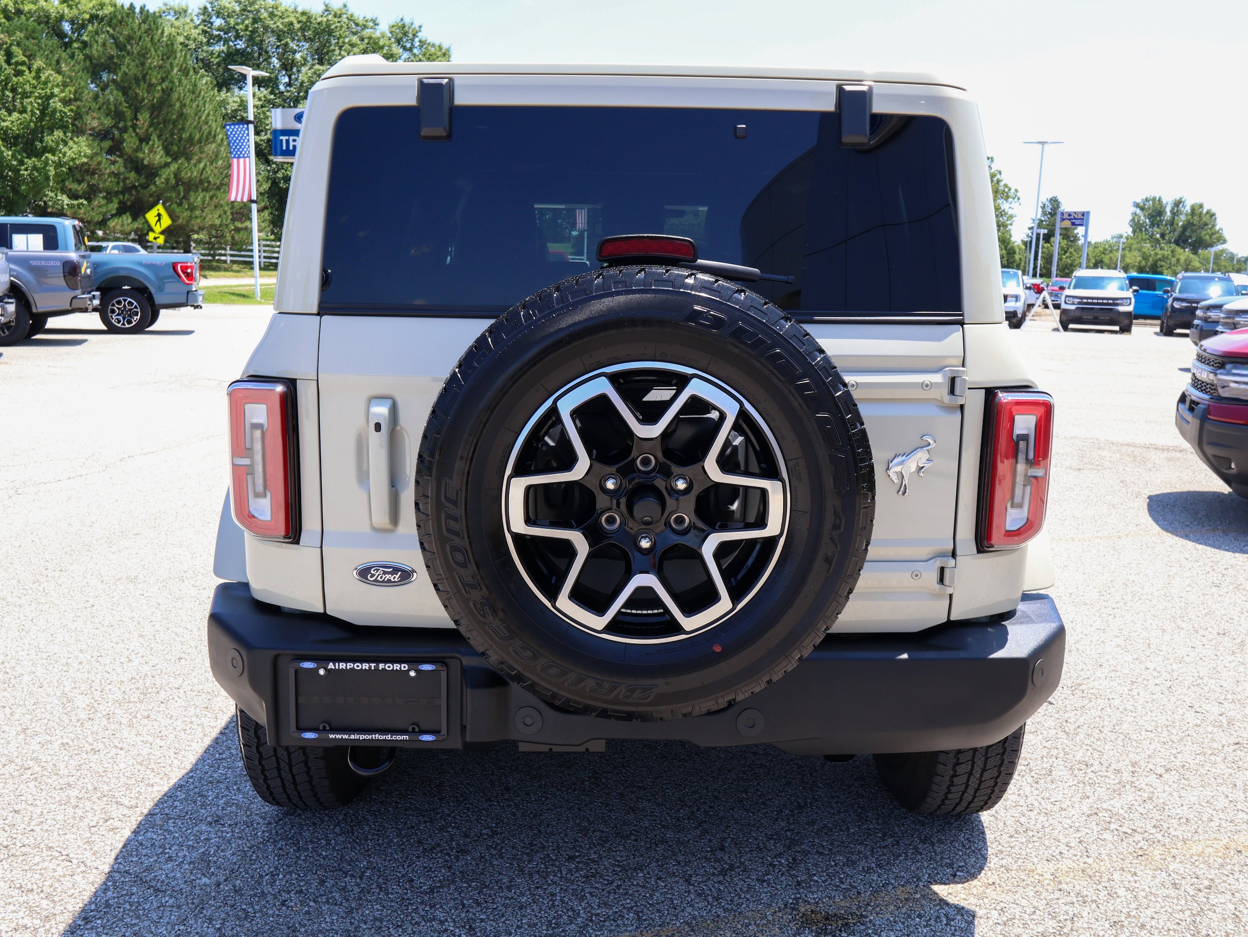 Used 2025 Ford Bronco Outer Banks AWD/4WD image 4