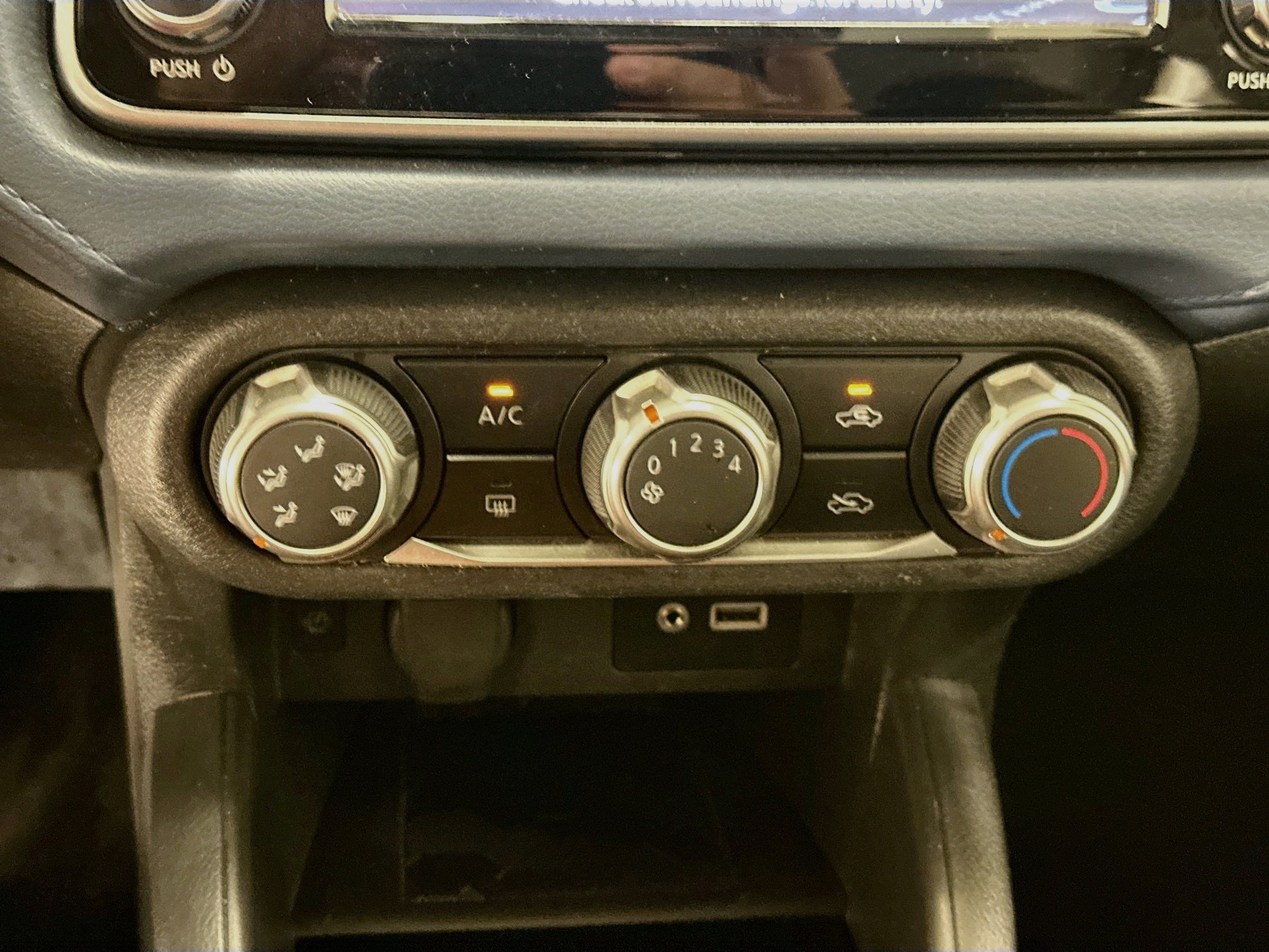 Used 2025 Nissan Versa SV FWD image 23