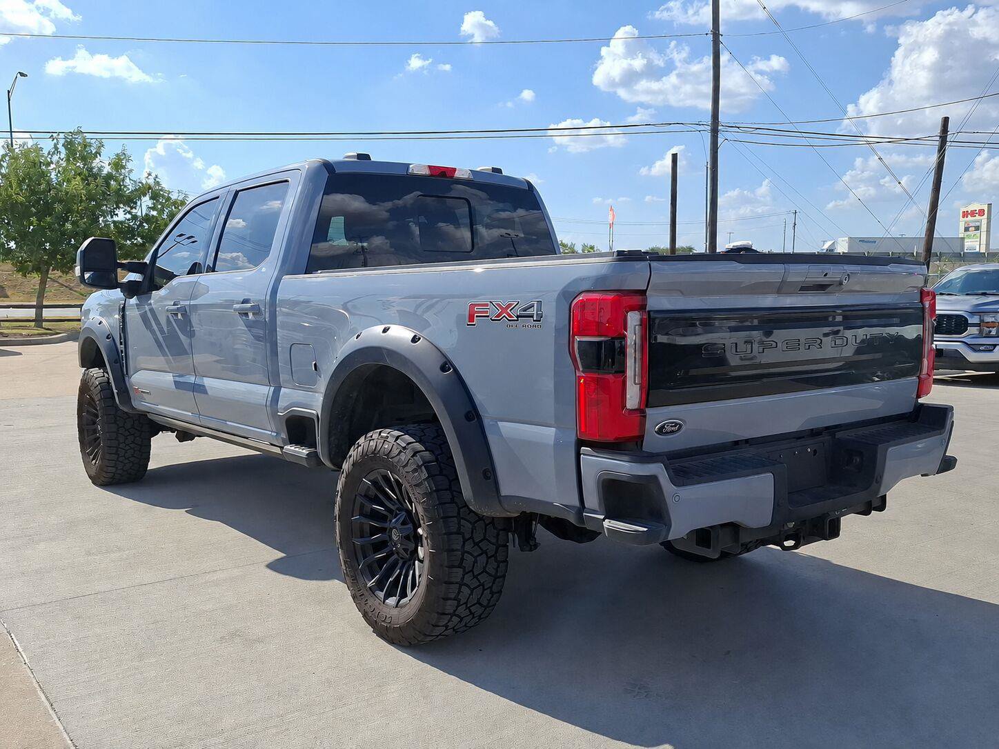 Used 2025 Ford F350 Platinum w/ FX4 Off-Road Package AWD/4WD image 29