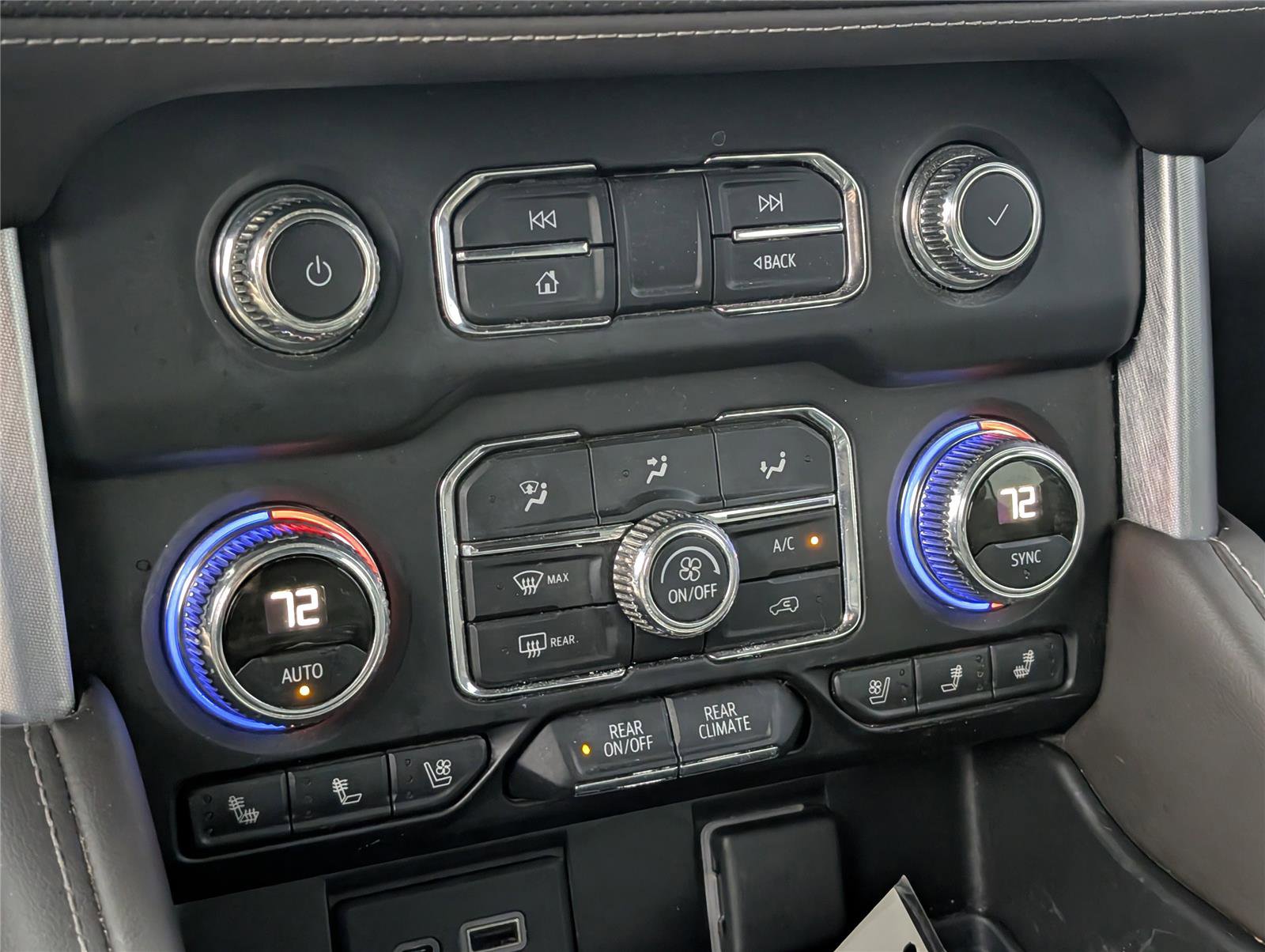 Used 2021 GMC Yukon SLT w/ SLT Luxury Plus Package image 24