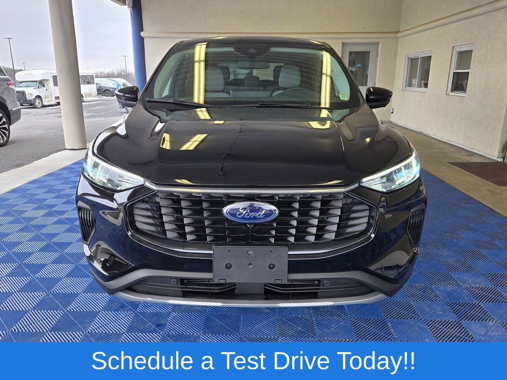 Used 2023 Ford Escape Active w/ Tech Pack #2 AWD/4WD image 2