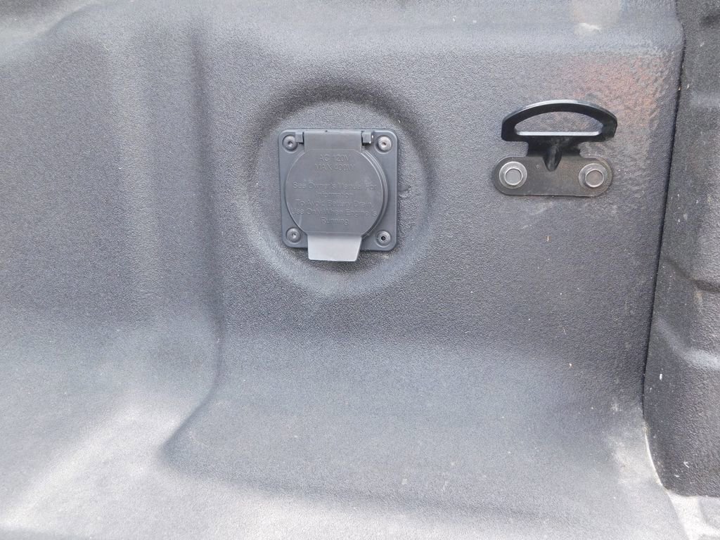 Used 2024 Nissan Frontier SV w/ Hardbody Edition image 7