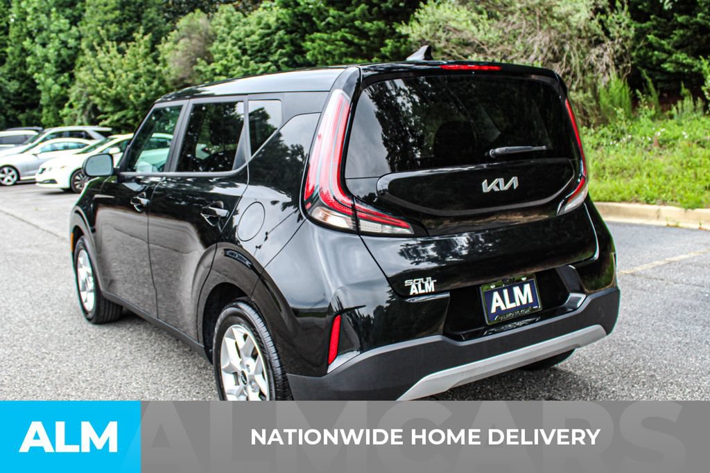Used 2025 Kia Soul LX w/ LX Technology Package FWD image 4
