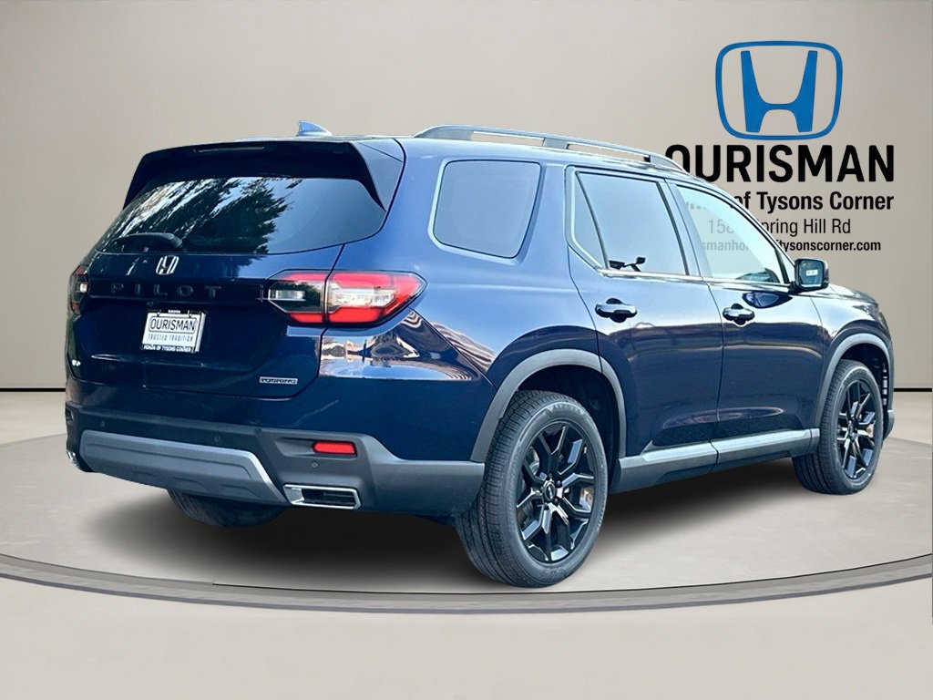 New 2025 Honda Pilot Touring image 3
