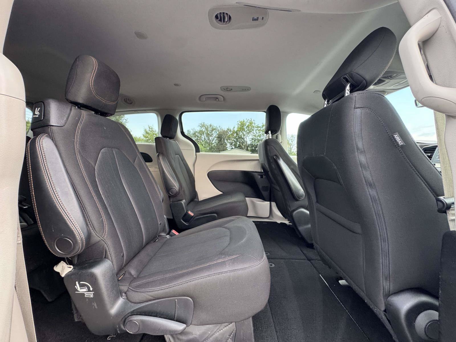 Used 2017 Chrysler Pacifica LX FWD image 20