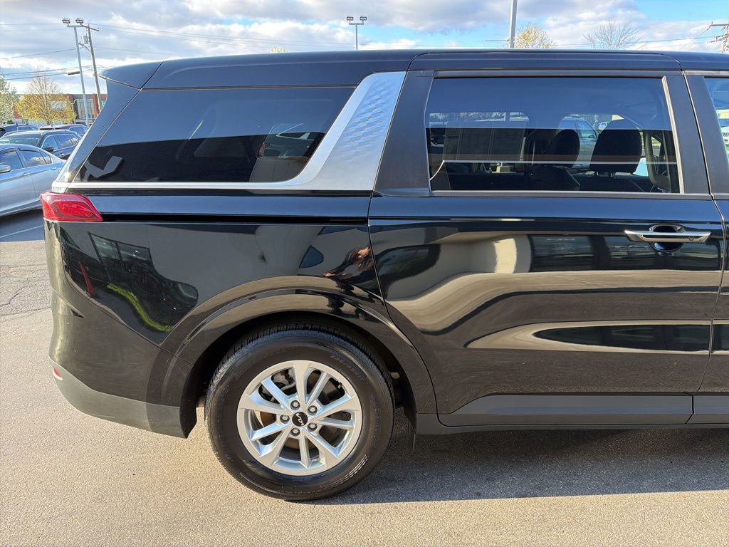 Used 2024 Kia Carnival LX FWD image 6