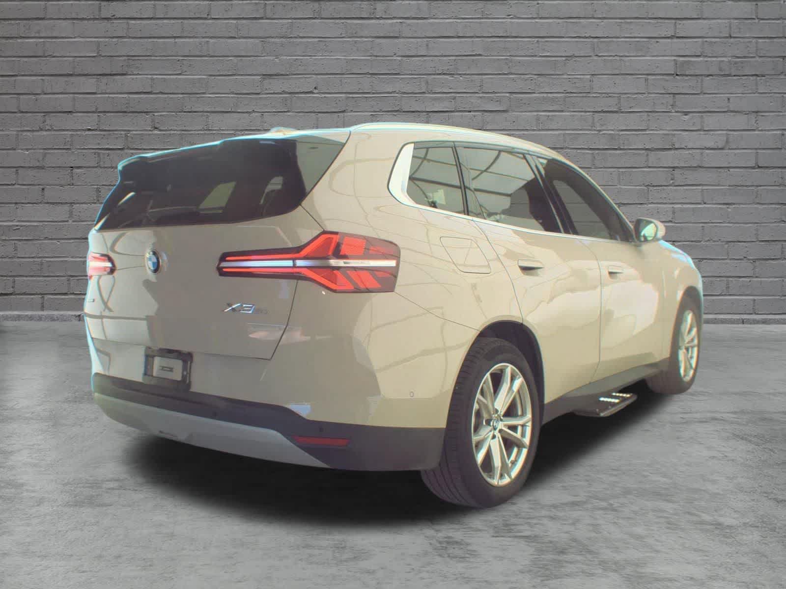 Used 2025 BMW X3 xDrive30i AWD/4WD image 4