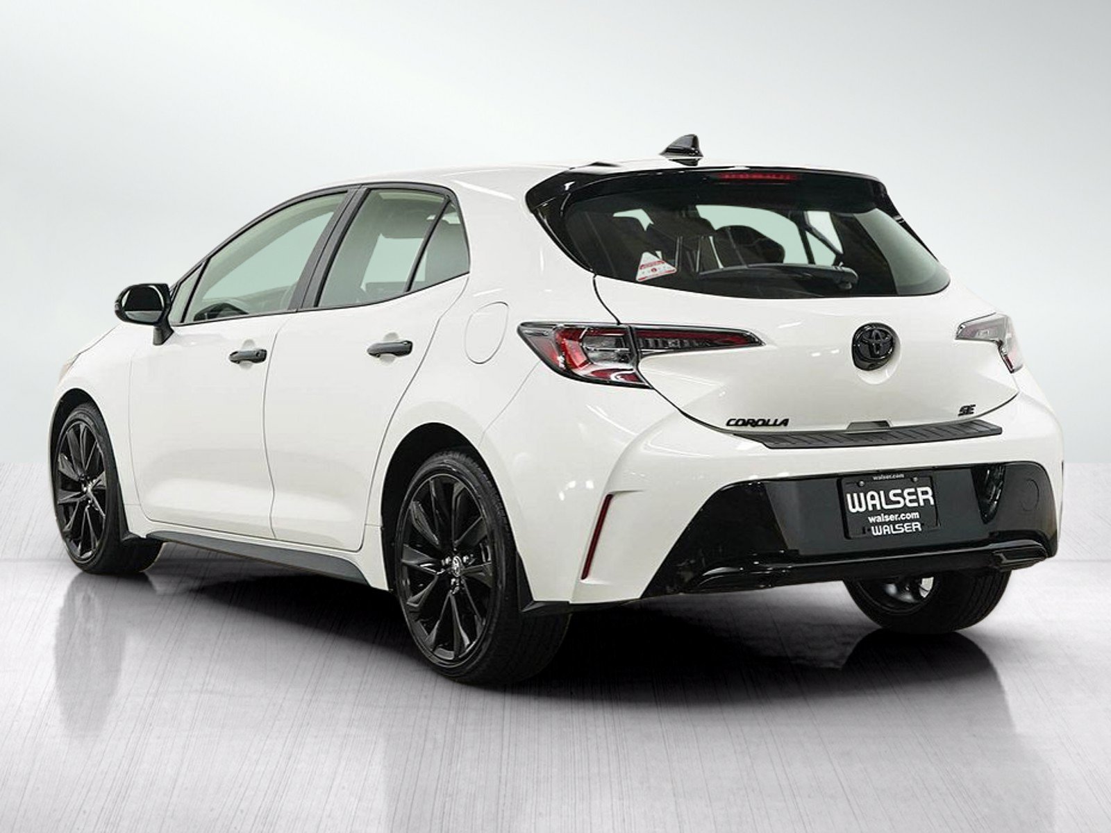 Used 2022 Toyota Corolla SE FWD image 3