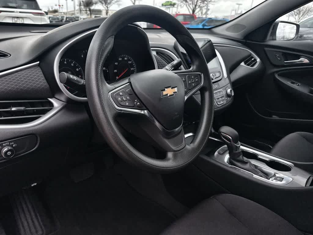Used 2024 Chevrolet Malibu LT FWD image 2