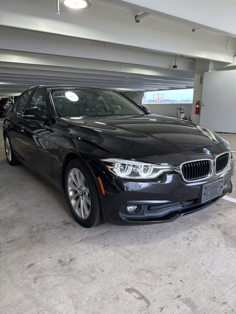 Used 2018 BMW 320i Sedan RWD image 3