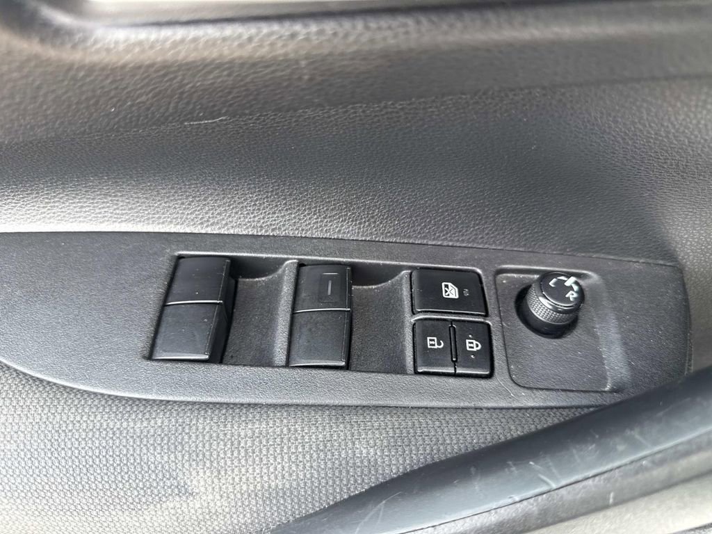 Used 2021 Toyota Corolla LE image 15