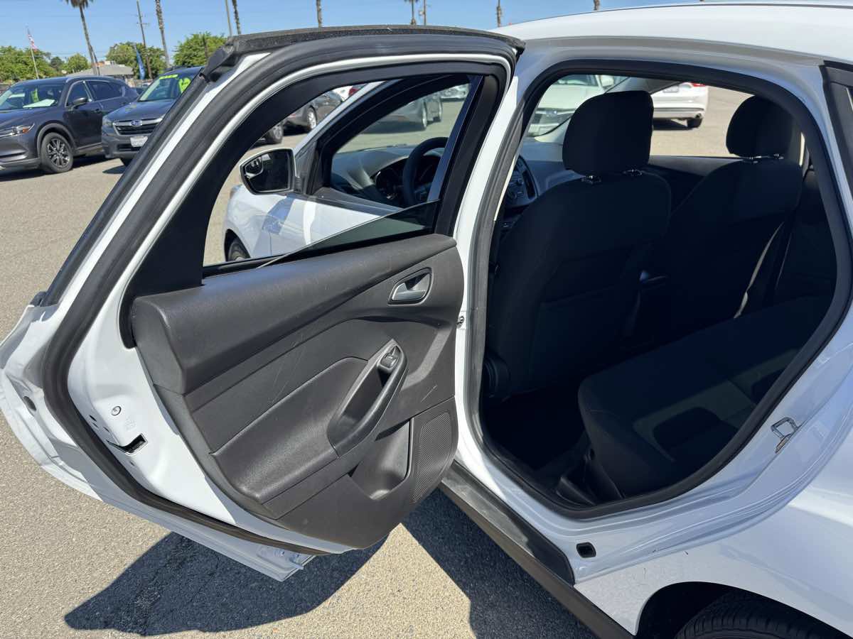 Used 2017 Ford Focus SE FWD image 18