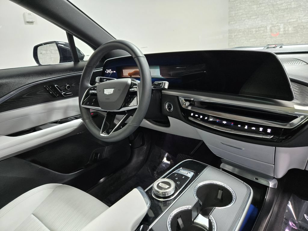 Used 2024 Cadillac Lyriq Luxury AWD/4WD image 57