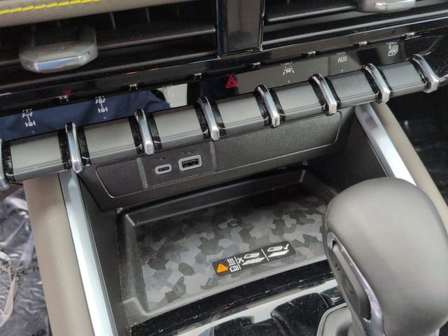 Certified 2025 Chevrolet Colorado ZR2 w/ Technology Package AWD/4WD image 35