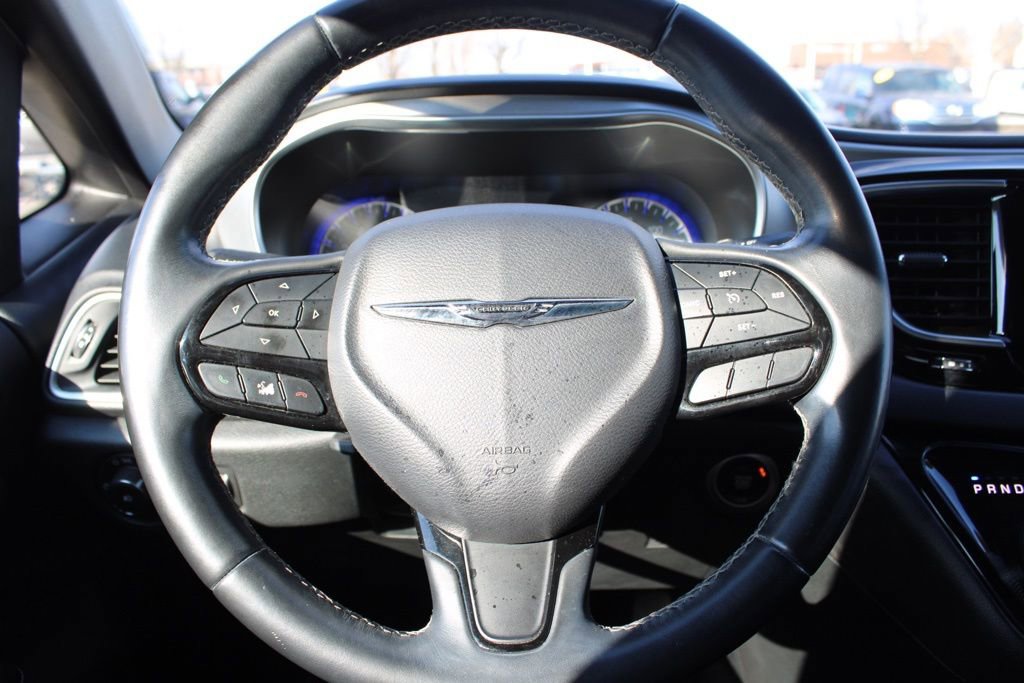 Used 2018 Chrysler Pacifica Touring-L w/ Premium Audio Group image 33