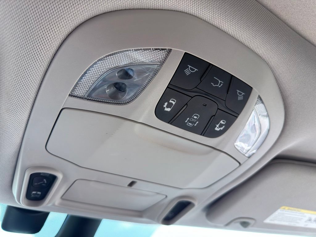 Used 2017 Chrysler Pacifica Limited w/ Advanced Safetytec Group FWD image 51