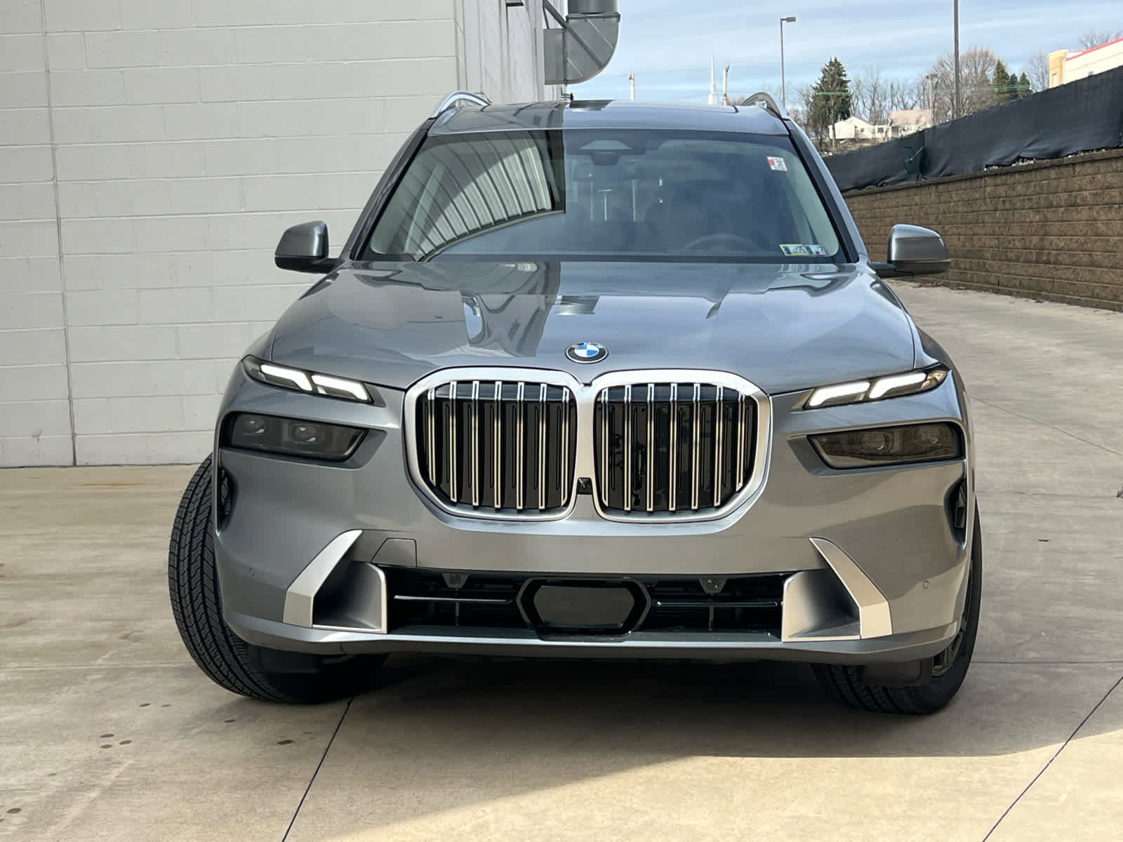 Used 2025 BMW X7 xDrive40i w/ Premium Package AWD/4WD image 2