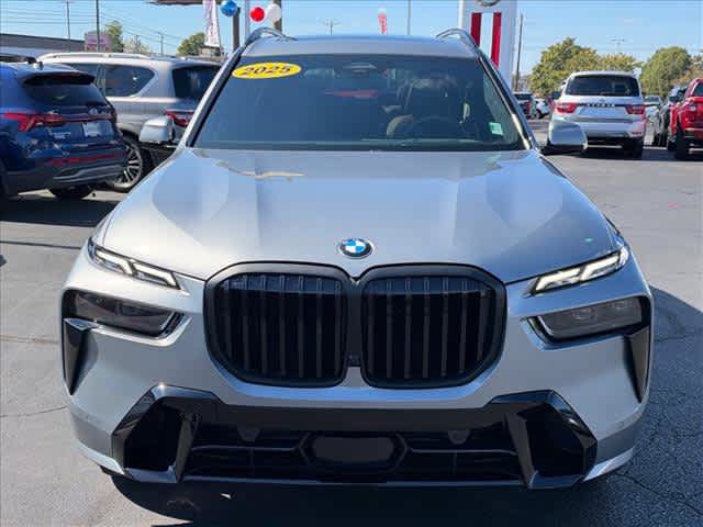 Used 2025 BMW X7 xDrive40i w/ M Sport Package AWD/4WD image 9