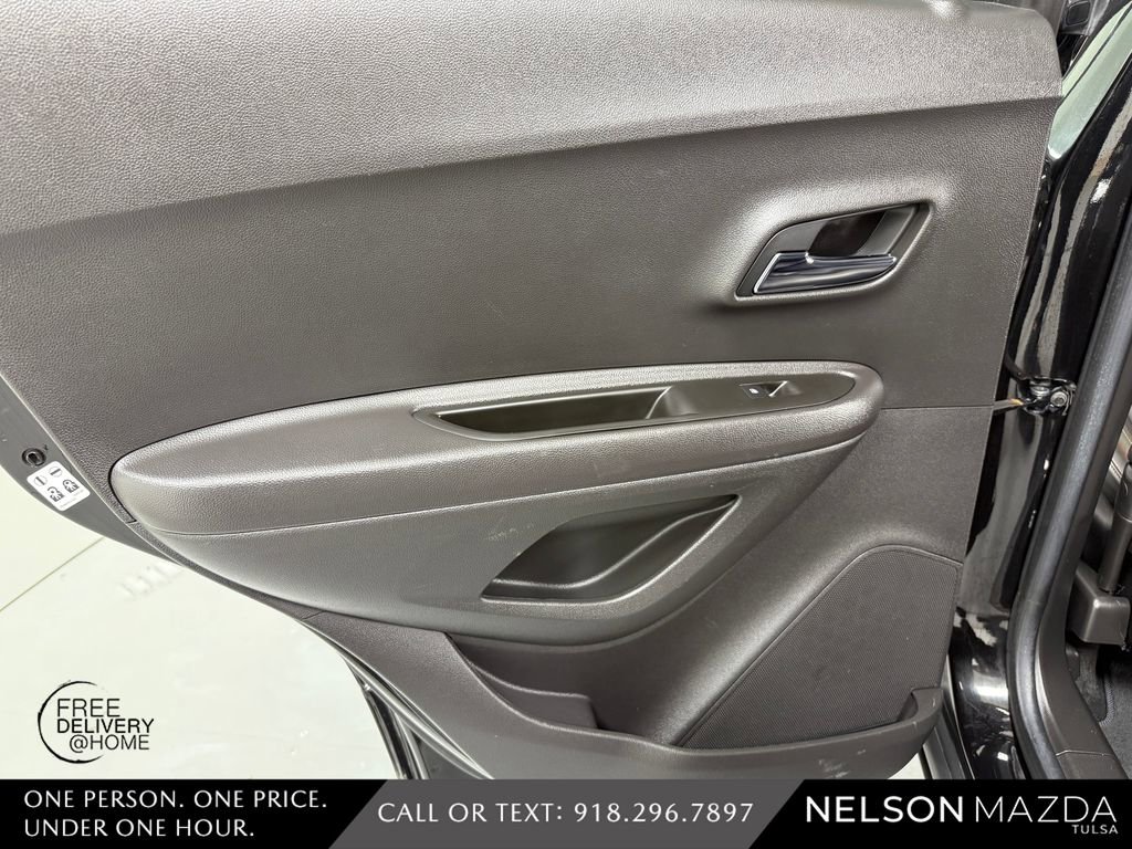 Used 2020 Chevrolet Trax LT w/ Redline Edition image 37