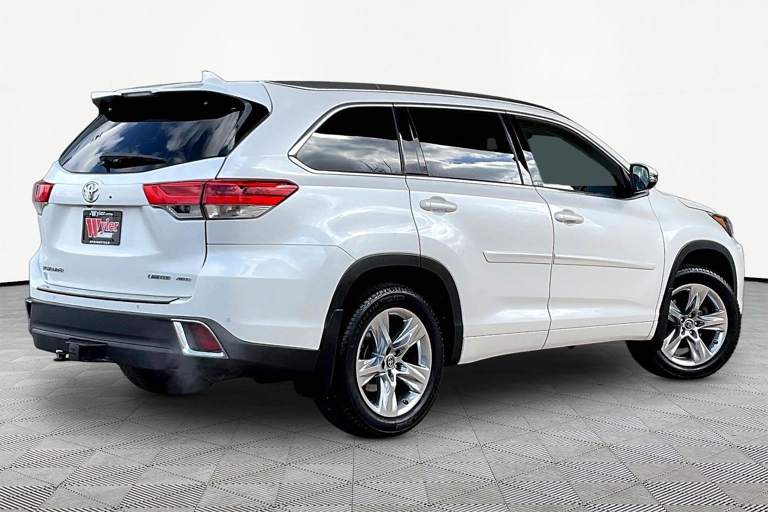 Used 2017 Toyota Highlander Limited image 7