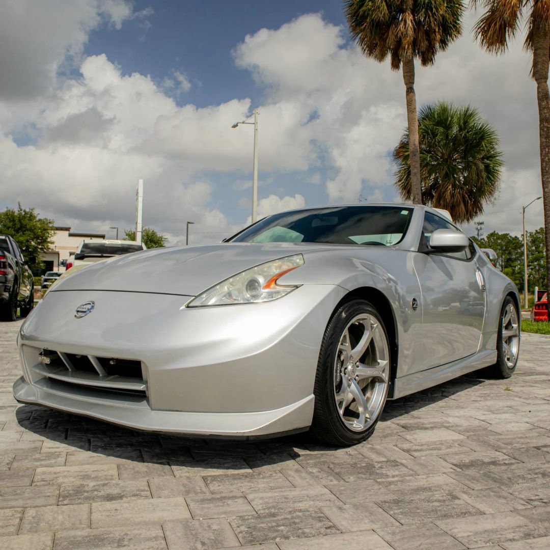 Used 2009 Nissan 370Z NISMO RWD image 3