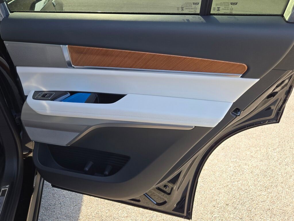 New 2026 Cadillac Vistiq Sport w/ LPO, Floor Liner Package image 10