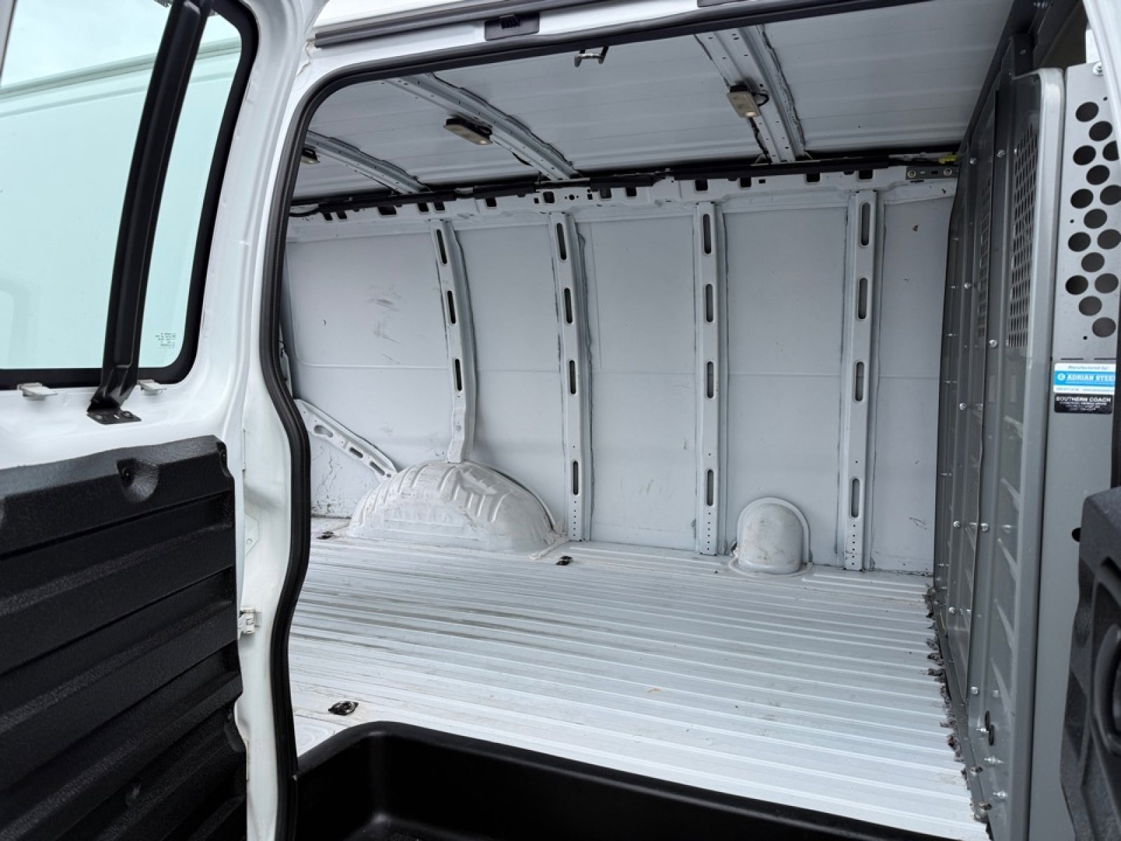 Used 2018 Chevrolet Express 2500 w/ Driver Convenience Package image 20