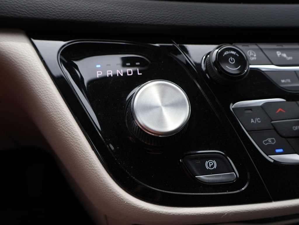 Used 2024 Chrysler Pacifica Touring-L FWD image 31