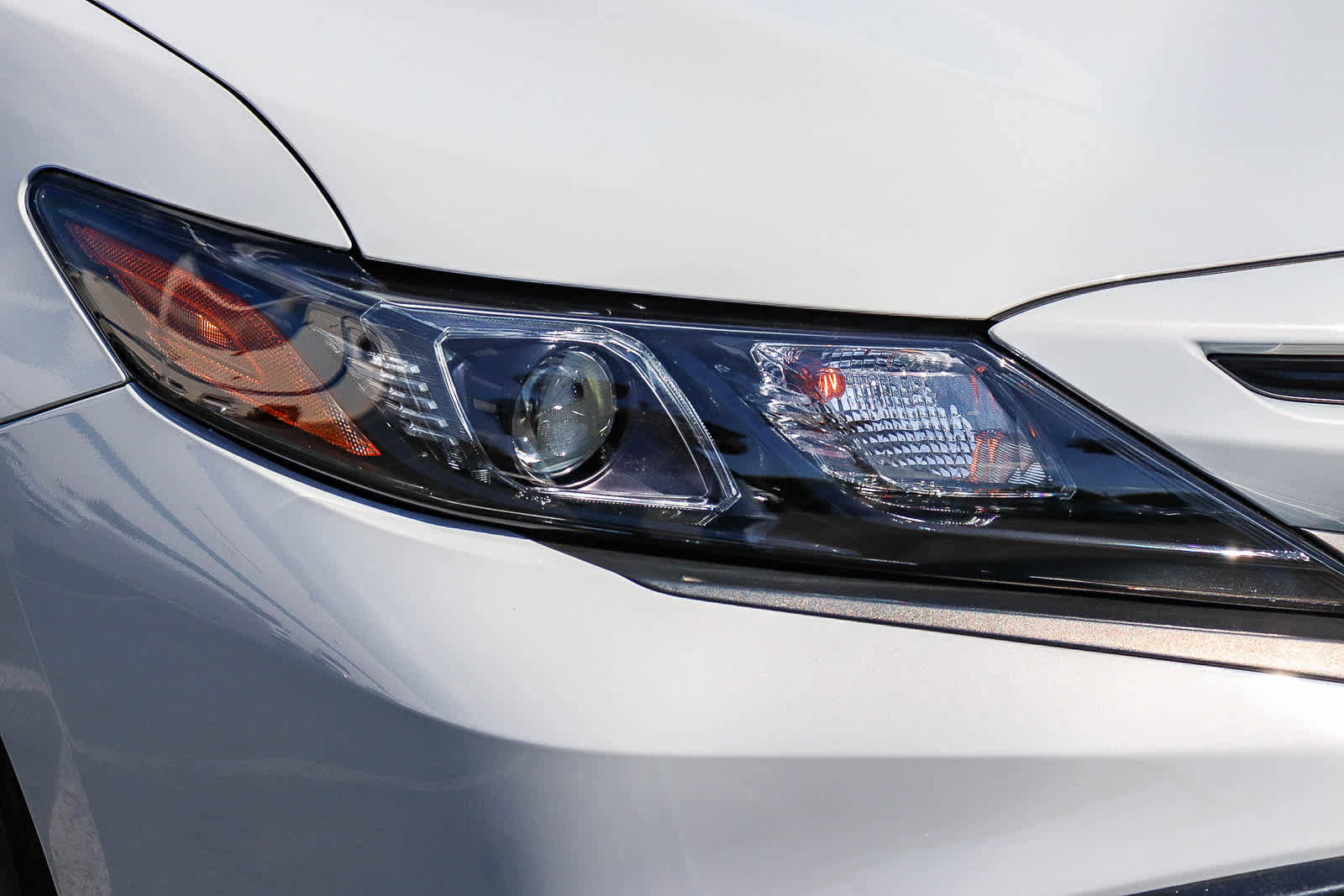 Used 2024 Toyota Camry SE FWD image 4