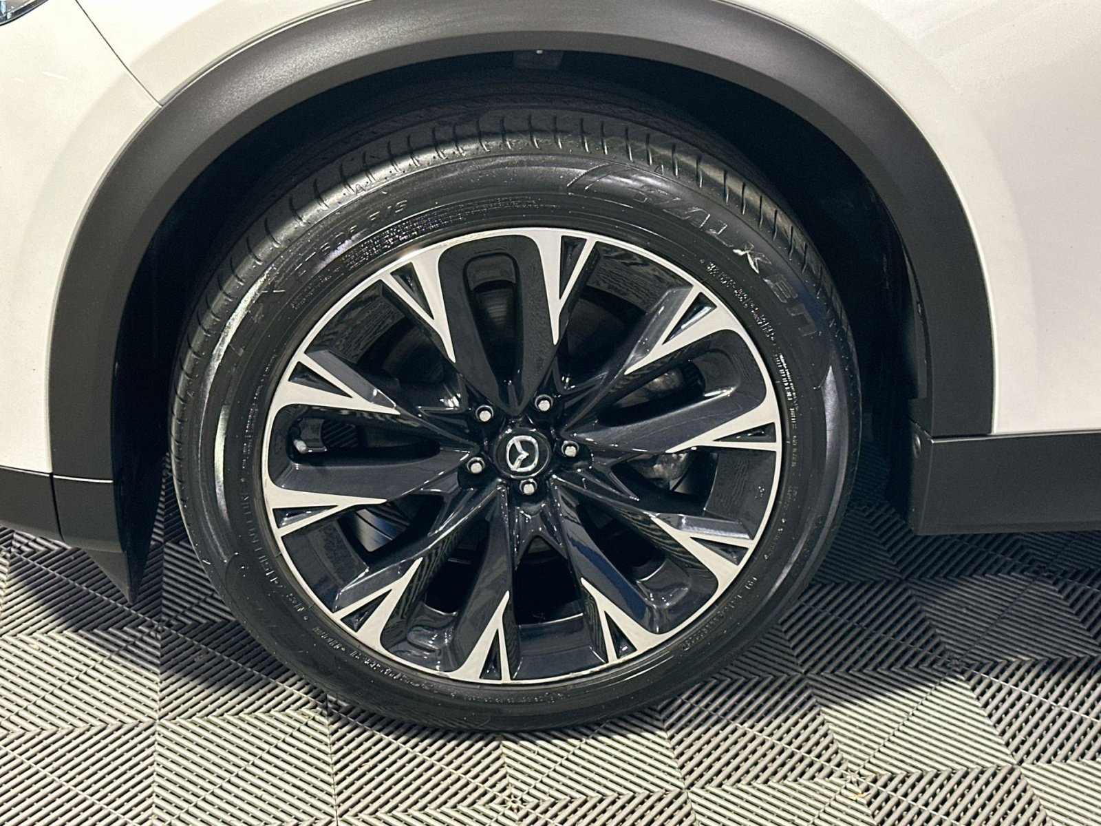 Used 2024 MAZDA CX-90 Plug-In Hybrid w/ Premium Plus image 12