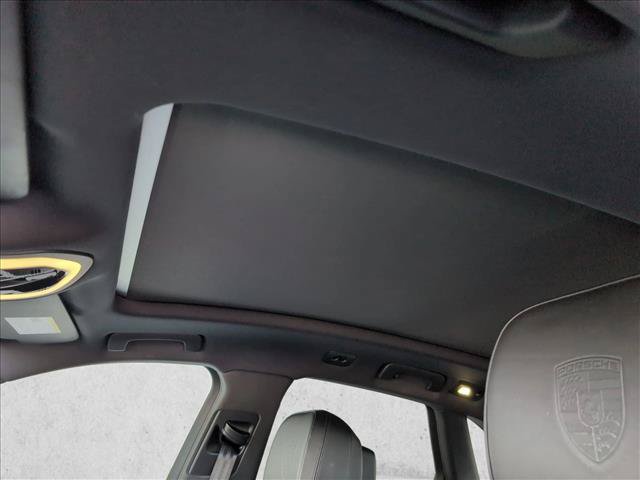 Used 2018 Porsche Macan AWD/4WD image 16