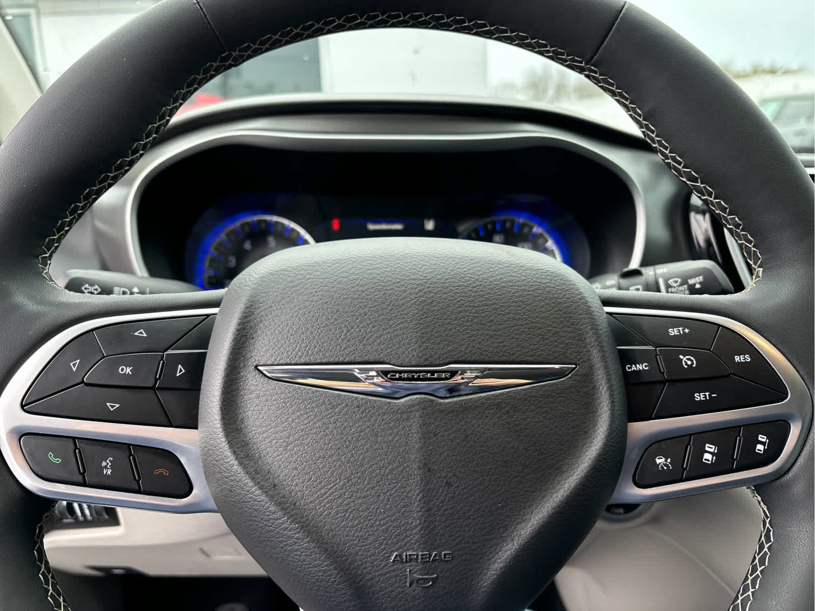 Used 2024 Chrysler Pacifica Touring-L image 13