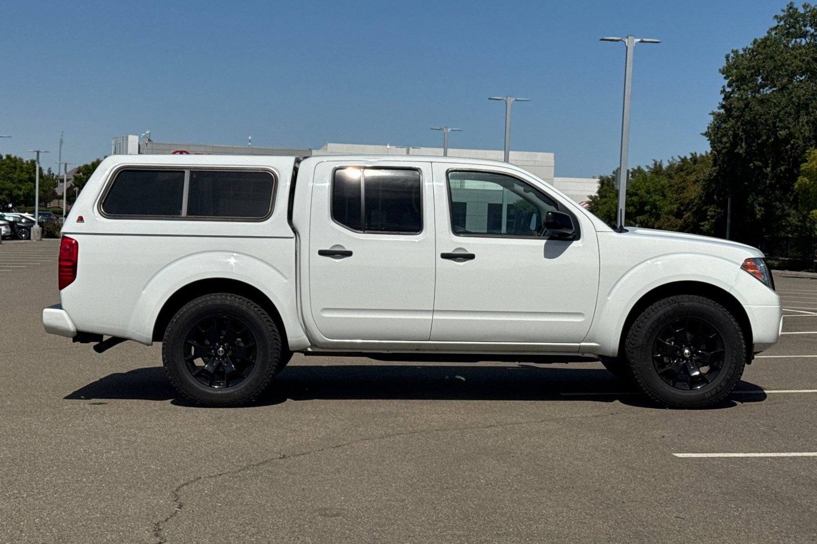 Used 2020 Nissan Frontier SV w/ Midnight Edition Floor Mats AWD/4WD image 3
