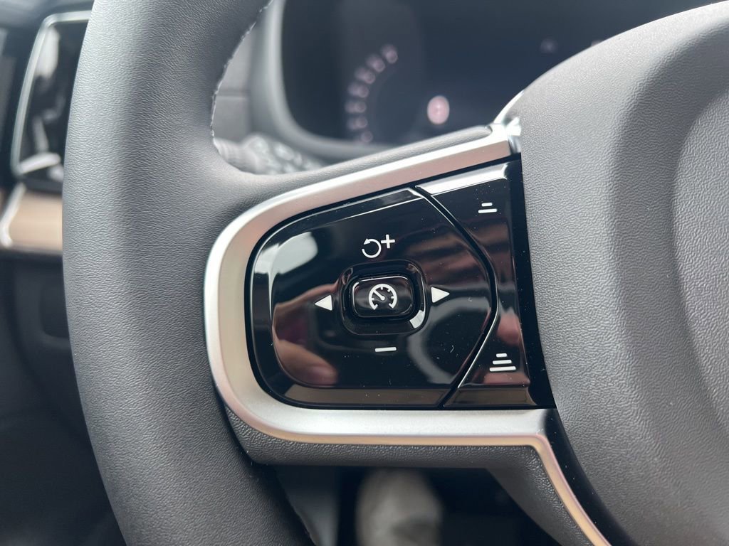 New 2026 Volvo XC90 B6 Plus w/ Protection Package Premier image 18