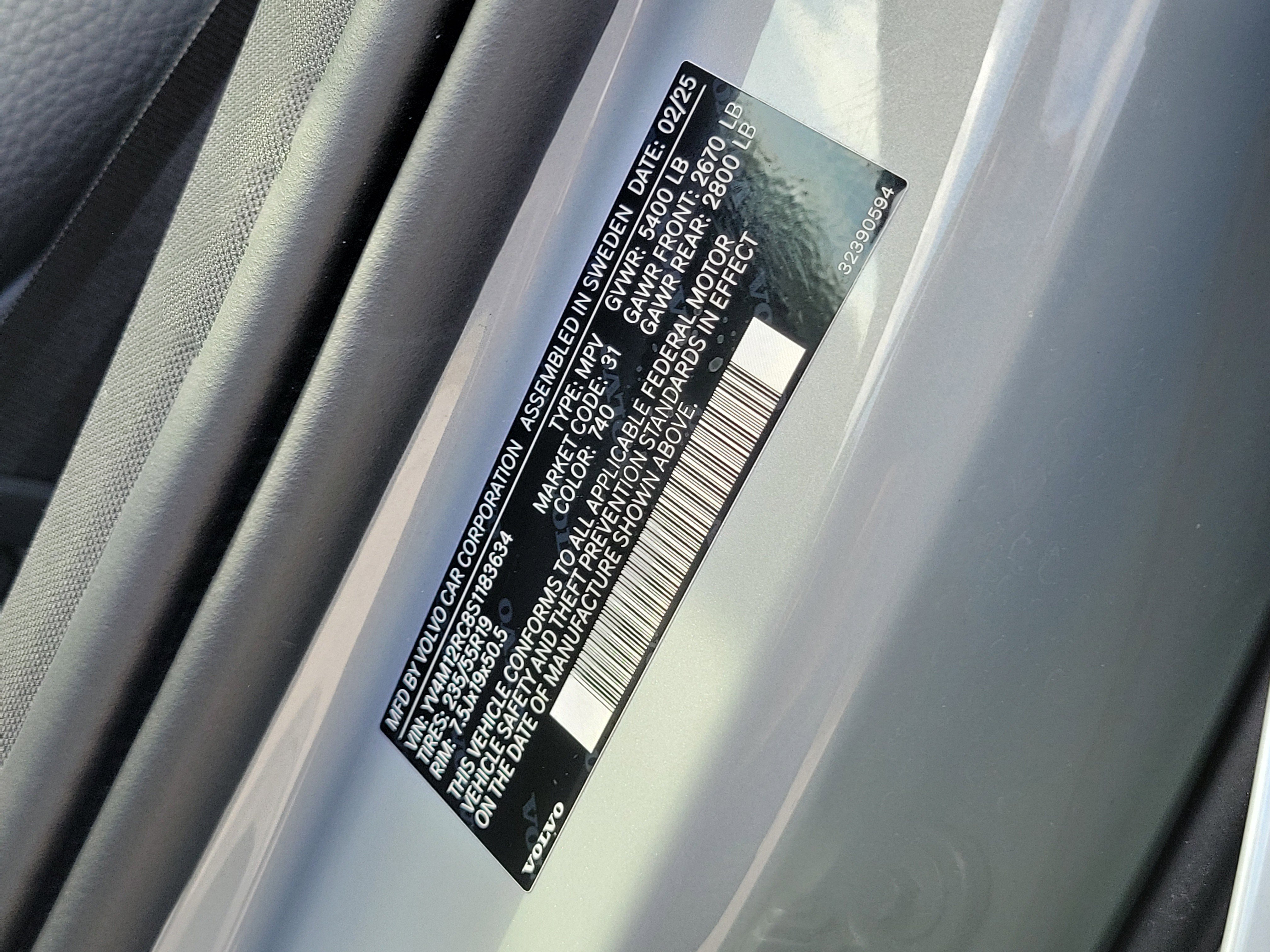 Used 2025 Volvo XC60 B5 Plus image 32