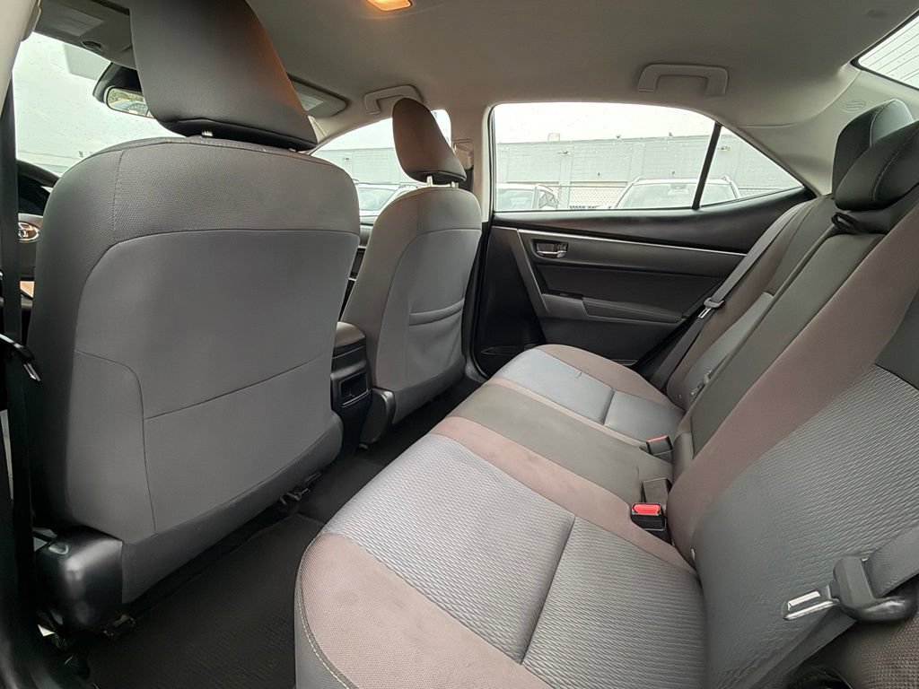 Used 2018 Toyota Corolla LE FWD image 18