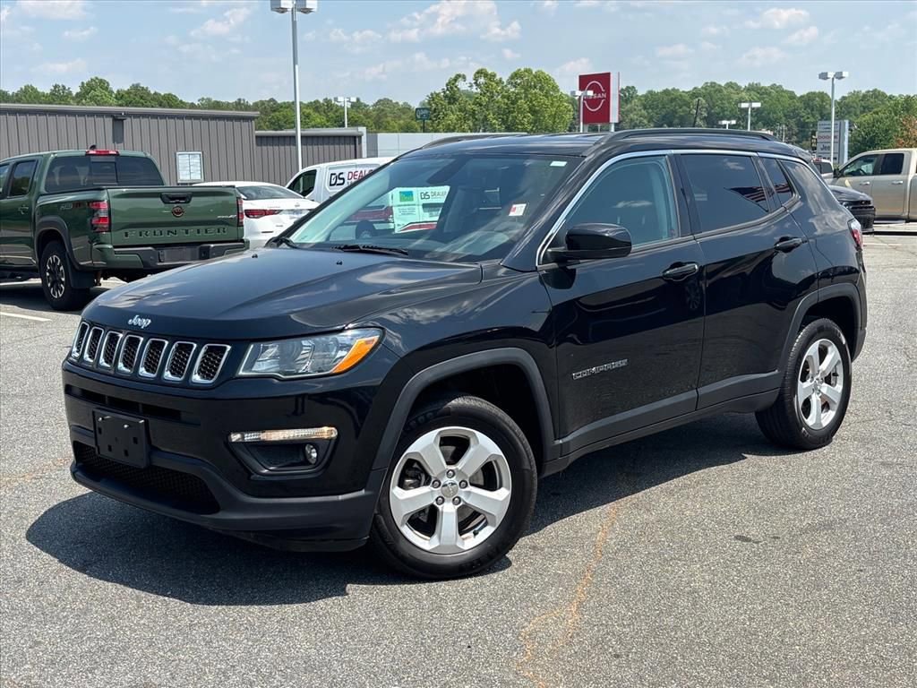 Used 2020 Jeep Compass Latitude w/ Cold Weather Group AWD/4WD image 2