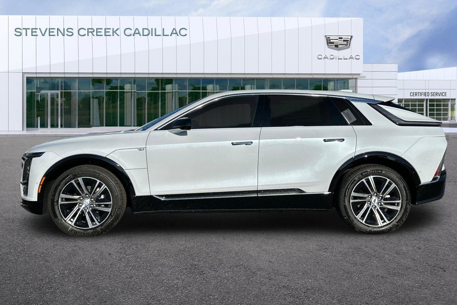 Used 2026 Cadillac Lyriq Luxury RWD image 6