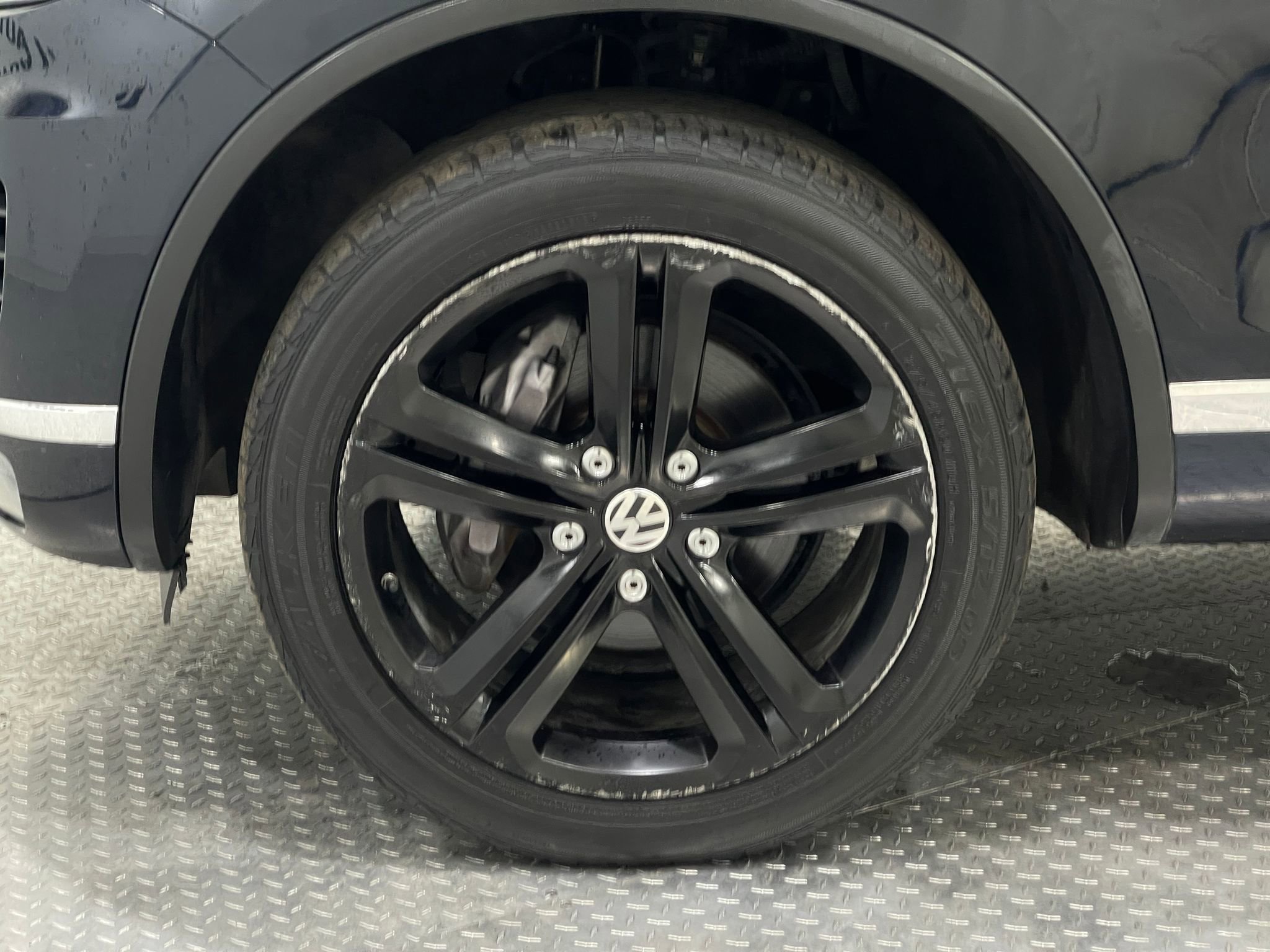 Used 2017 Volkswagen Touareg Wolfsburg Edition AWD/4WD image 36
