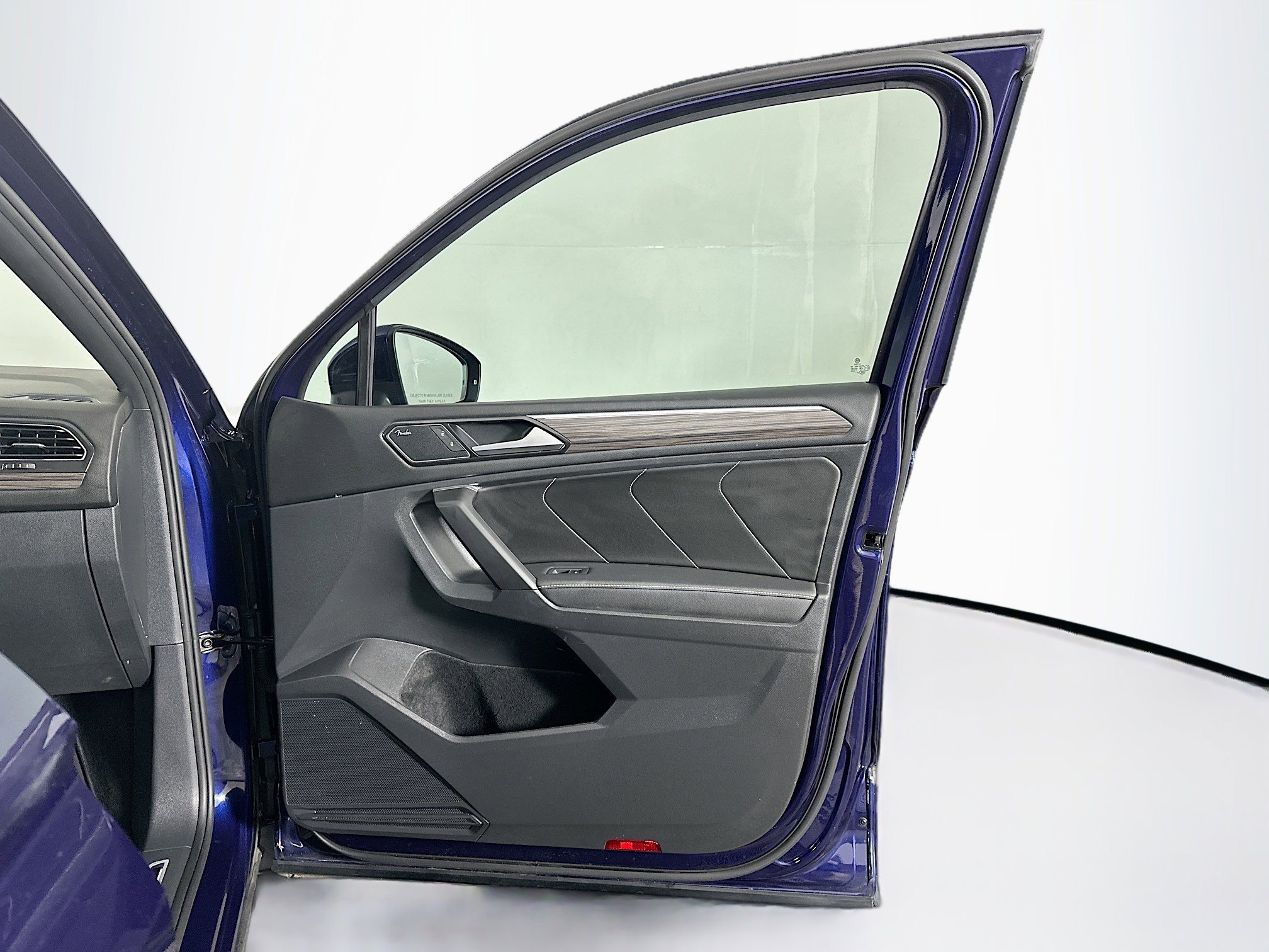 Used 2022 Volkswagen Tiguan SEL R-Line image 33