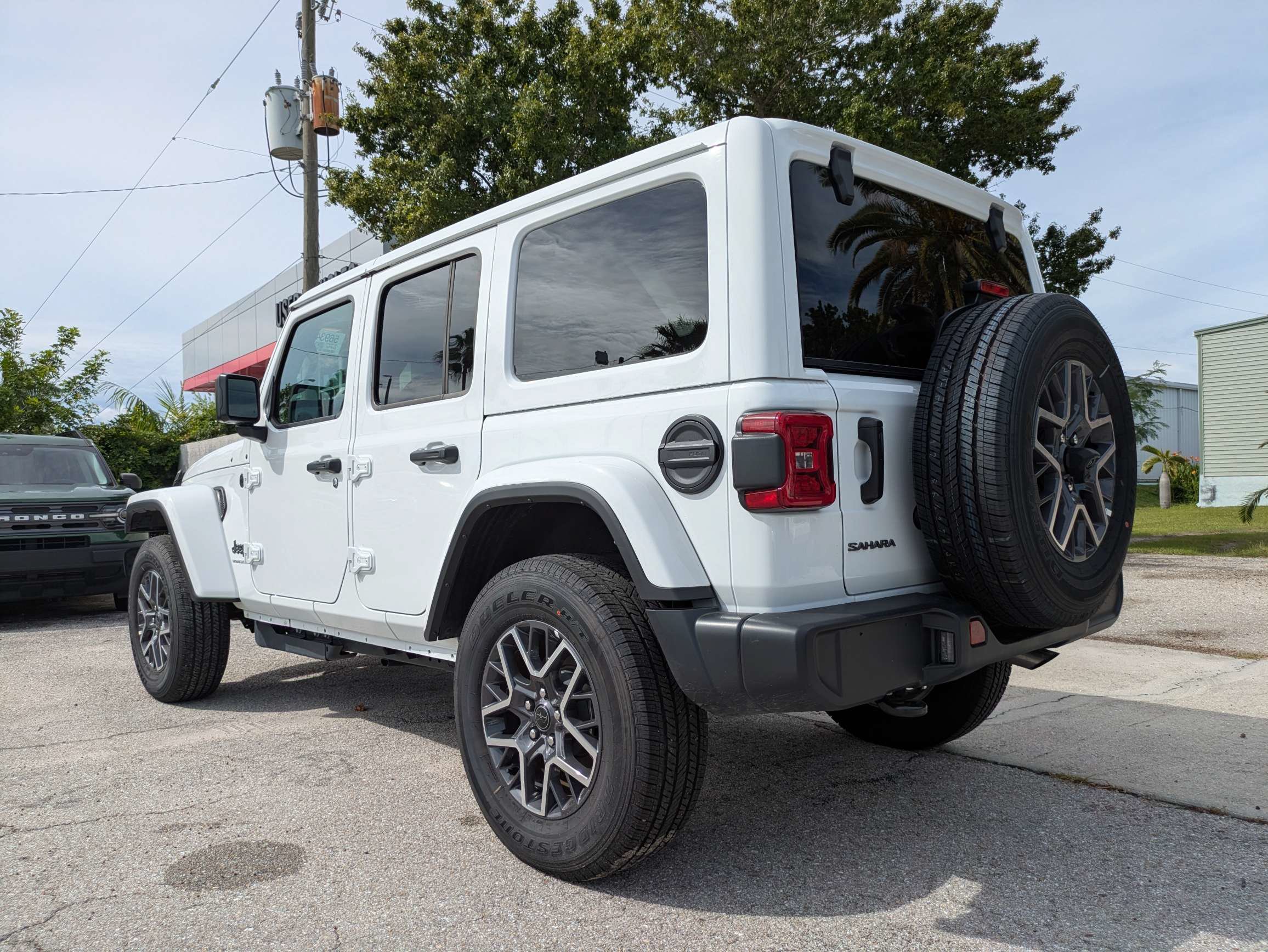 Used 2026 Jeep Wrangler Unlimited Sahara AWD/4WD image 9