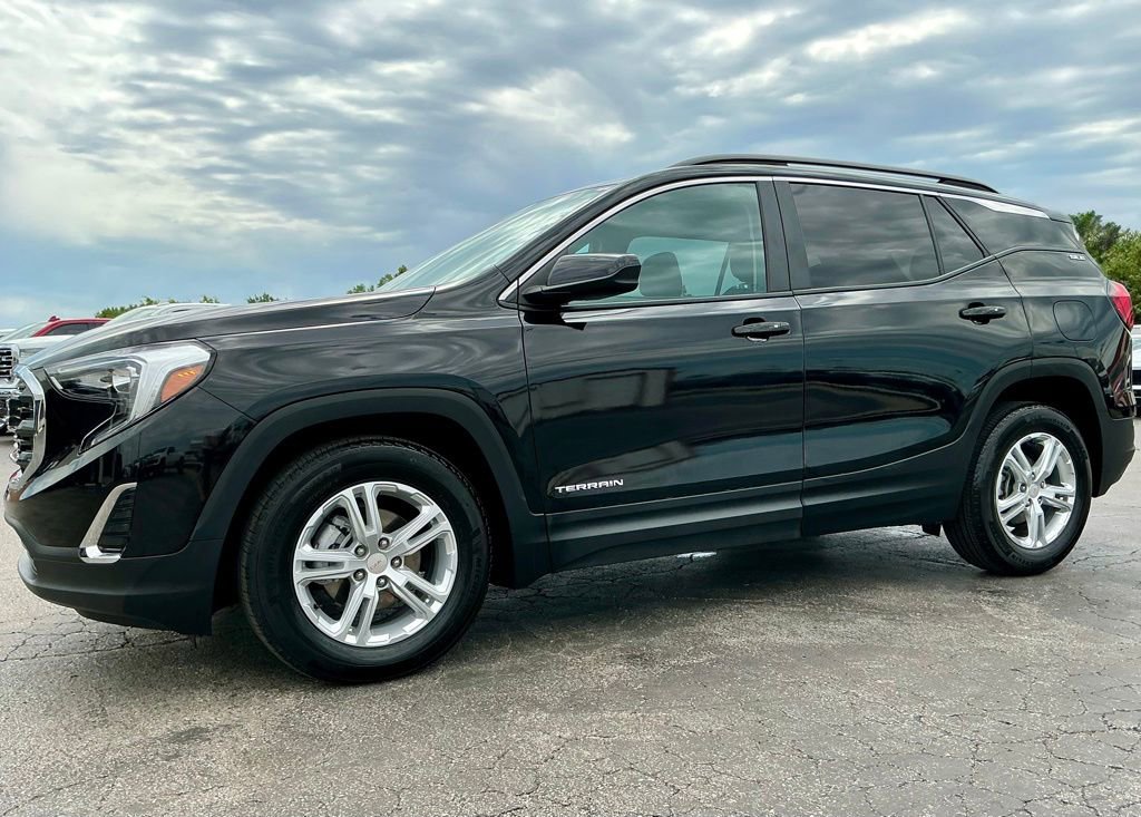 Used 2021 GMC Terrain SLE w/ Driver Convenience Package FWD image 7