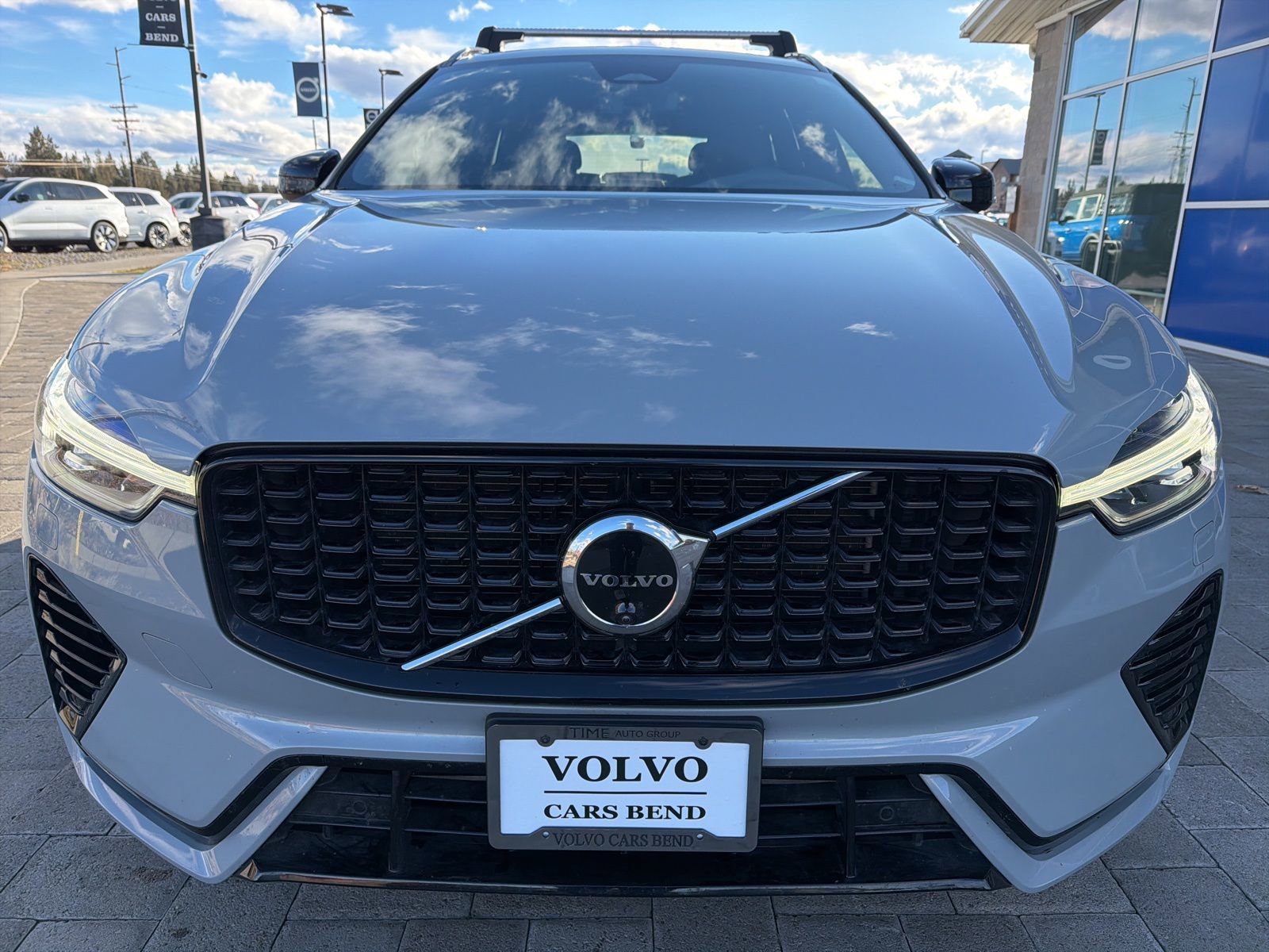 Certified 2025 Volvo XC60 T8 Plus w/ Protection Package Premier image 6