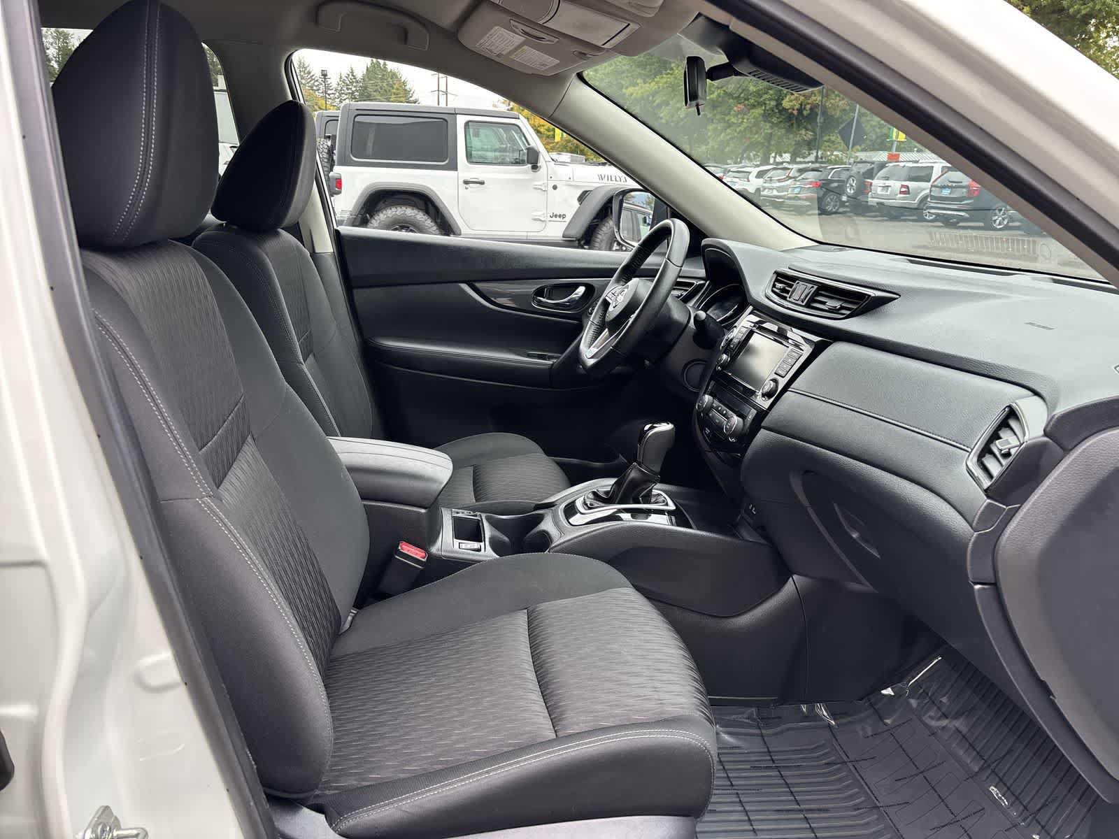 Used 2019 Nissan Rogue SV FWD image 8