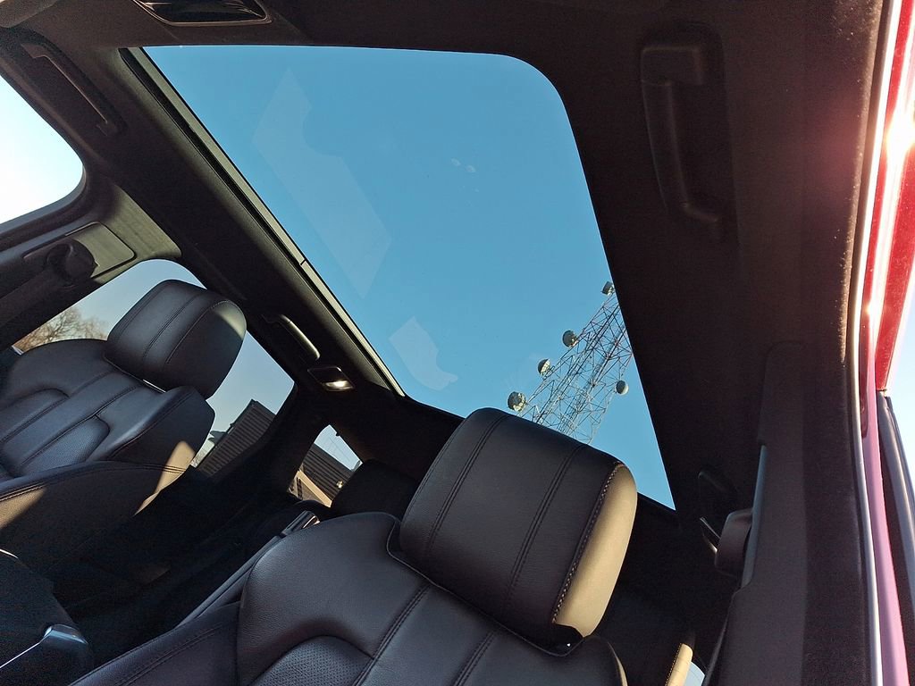 Used 2017 Land Rover Range Rover Sport SE image 17