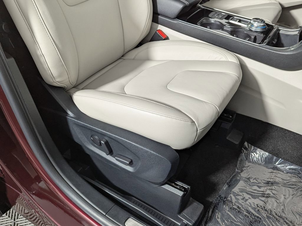 Used 2020 Ford Edge Titanium image 26